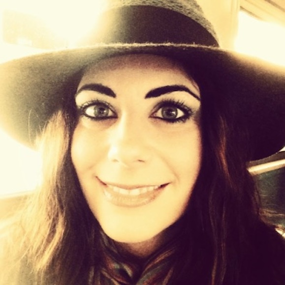 Meet your Posher, Erica - Picture 1 of 1